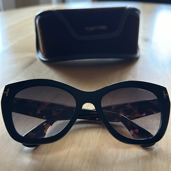 Sunglasses - Picture 3 of 10